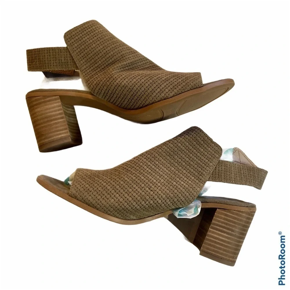 NEW Franco Sarto sz 7,5 Helix olive suede peeptoe
